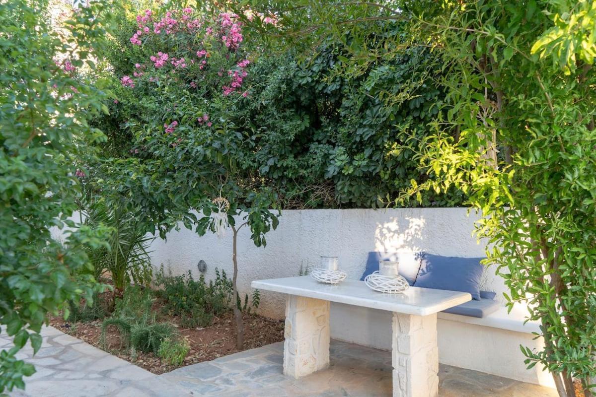 Blue Moon Apartments Makrýgialos エクステリア 写真