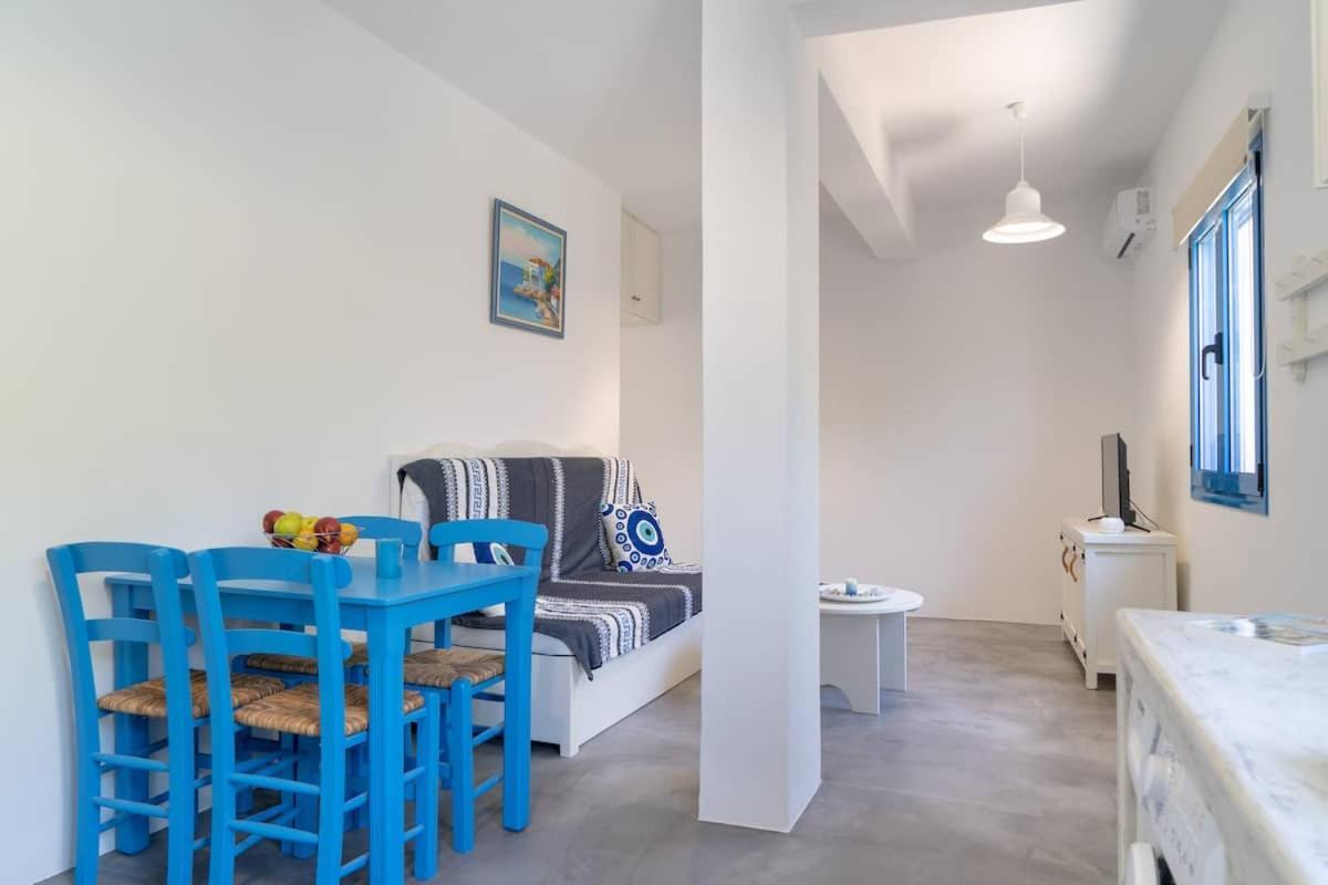 Blue Moon Apartments Makrýgialos エクステリア 写真
