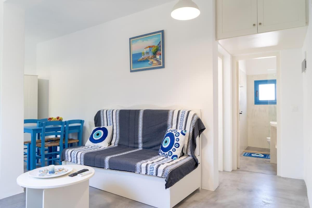 Blue Moon Apartments Makrýgialos エクステリア 写真