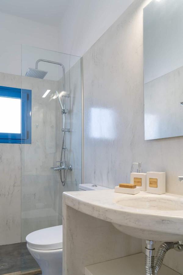 Blue Moon Apartments Makrýgialos エクステリア 写真