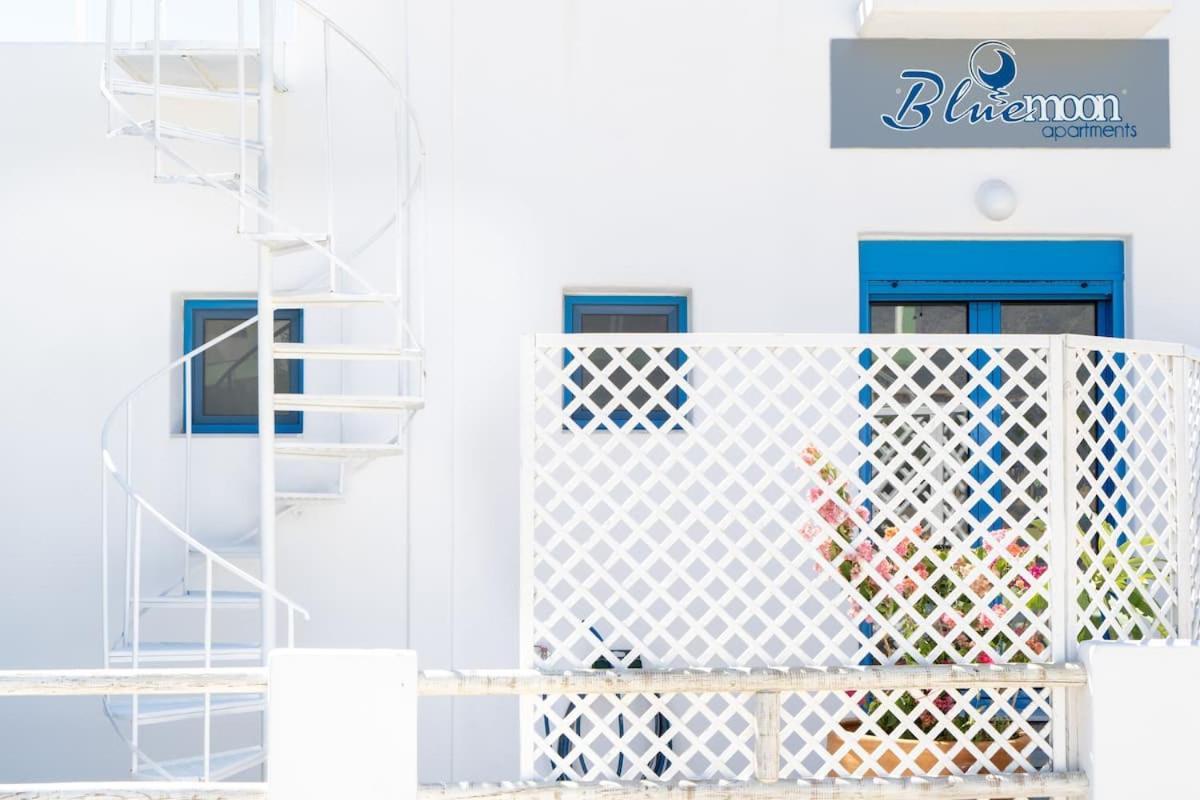 Blue Moon Apartments Makrýgialos エクステリア 写真