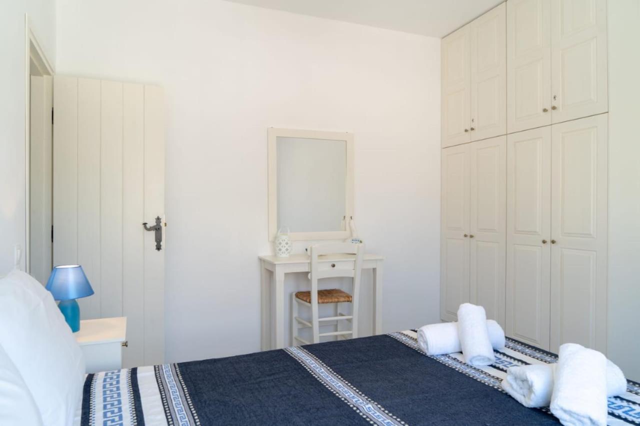 Blue Moon Apartments Makrýgialos エクステリア 写真